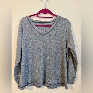 🛍️ 4 for $20 🛍️ Gray V-Neck Women's Top